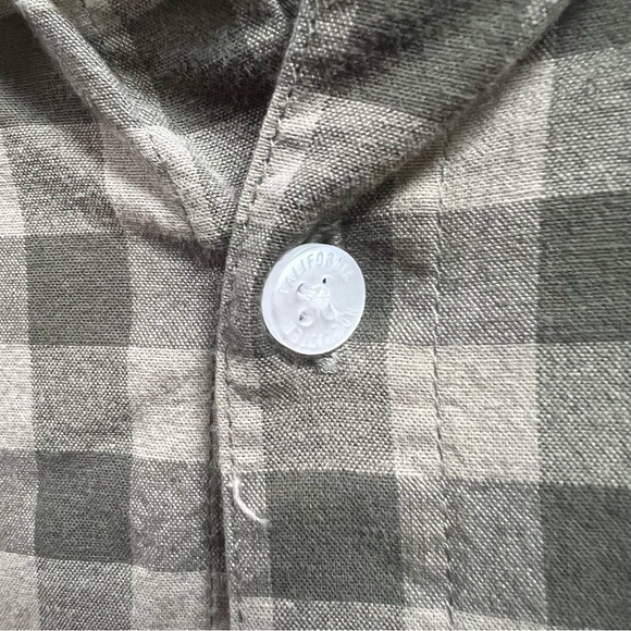 Hollister Men's Olive Plaid Button-Down Shirt - Picture 3 of 6